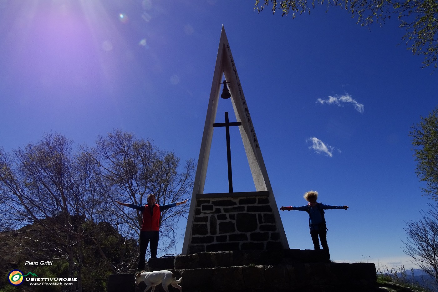 74 Alla croce del monumento Ai Caduti della Montagna al Passo del Fo (1284 m).JPG